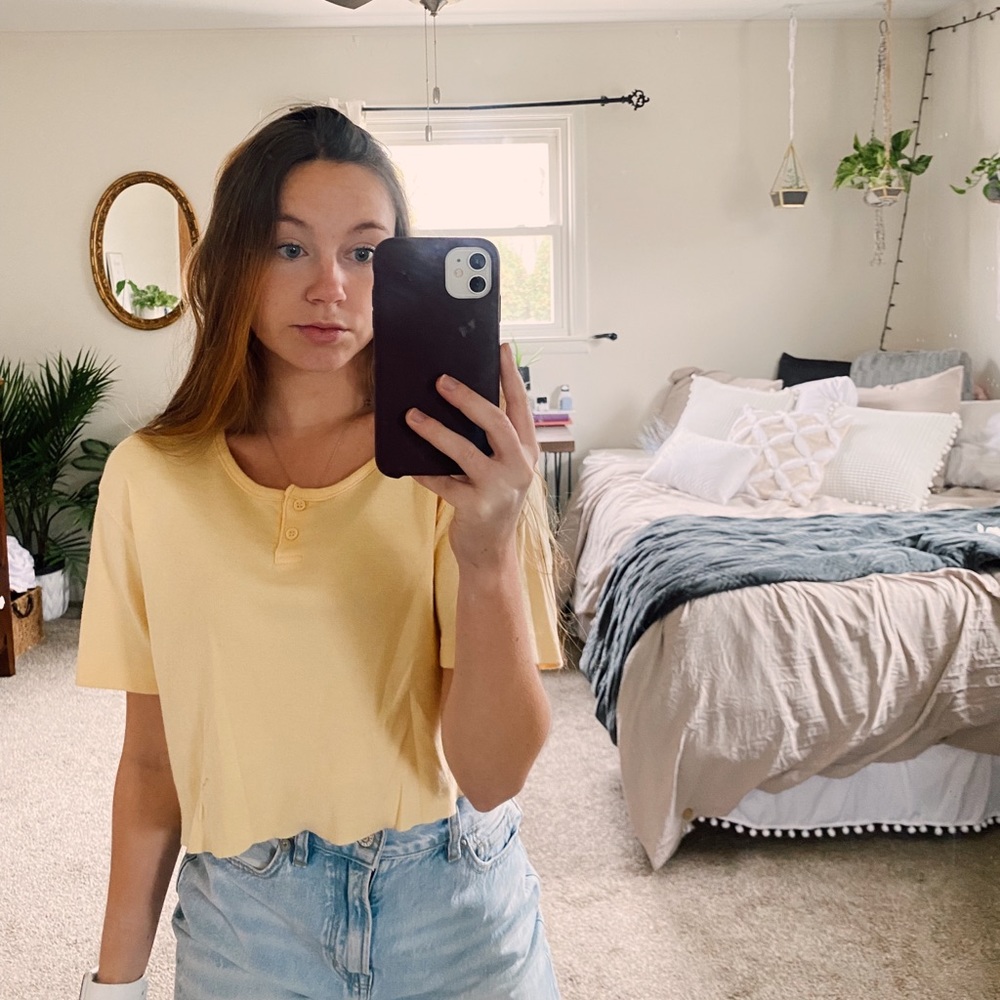 Yellow cropped t